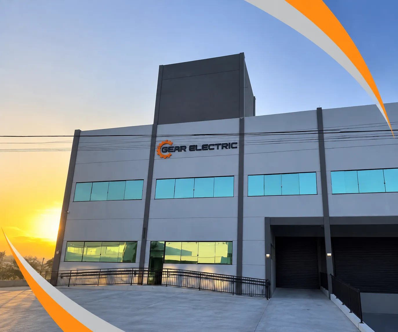 Edifício GEAR ELECTRIC ao pôr do sol